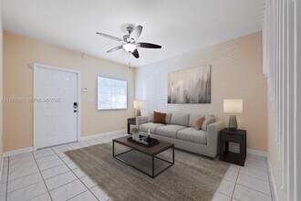 8521 SW 214th Terrace in Cutler Bay, FL - Building Photo - Building Photo