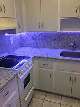 1812 E Oakland Park Blvd in Oakland Park, FL - Foto de edificio - Building Photo