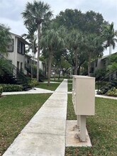 1254 S Military Trail in Deerfield Beach, FL - Building Photo - Building Photo