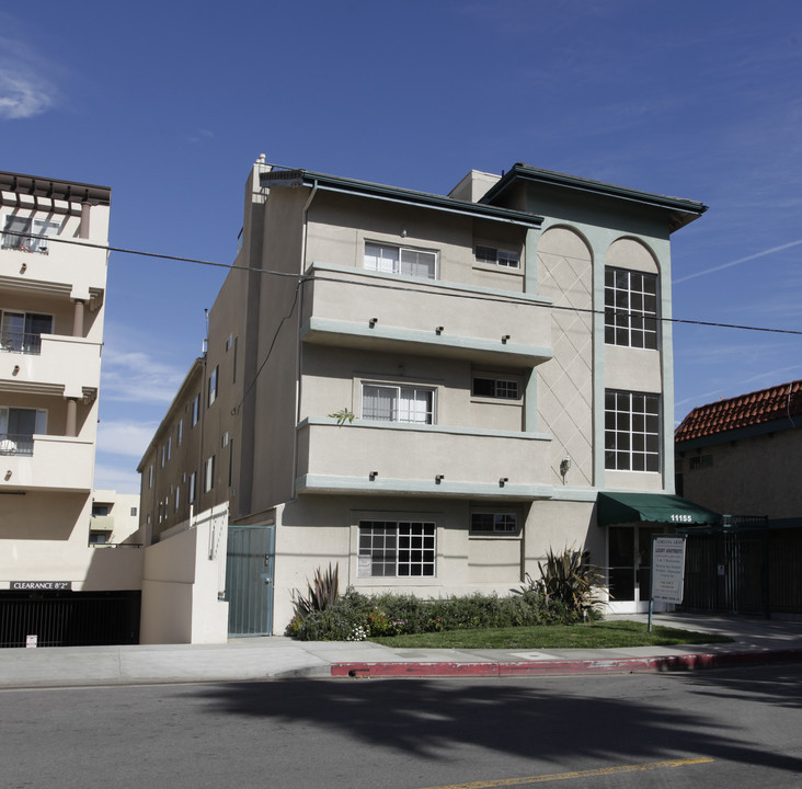 Adriana Arms Apartments in Studio City, CA - Building Photo