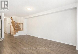 7760 Redbud Ln in Niagara Falls, ON - Building Photo - Building Photo