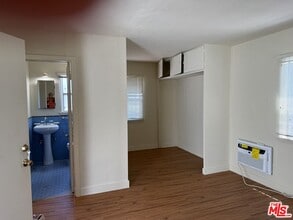 1306 S Mansfield Ave in Los Angeles, CA - Building Photo - Building Photo
