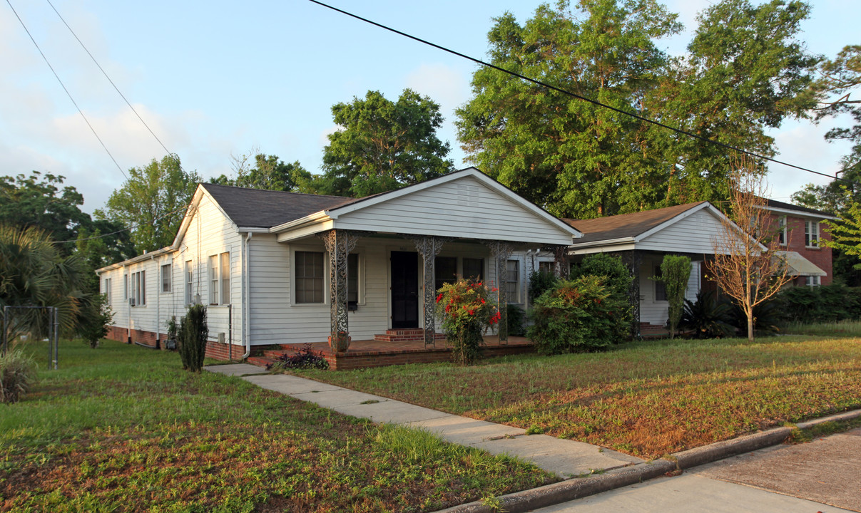 1821 Lakeview Ave in Pensacola, FL - Foto de edificio