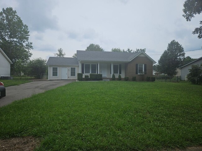 220 Bob White Dr in Clarksville, TN - Building Photo - Building Photo