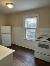 160-162 Center St in Manchester, CT - Building Photo - Building Photo