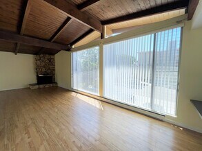 334 Newport Ave in Long Beach, CA - Building Photo - Building Photo