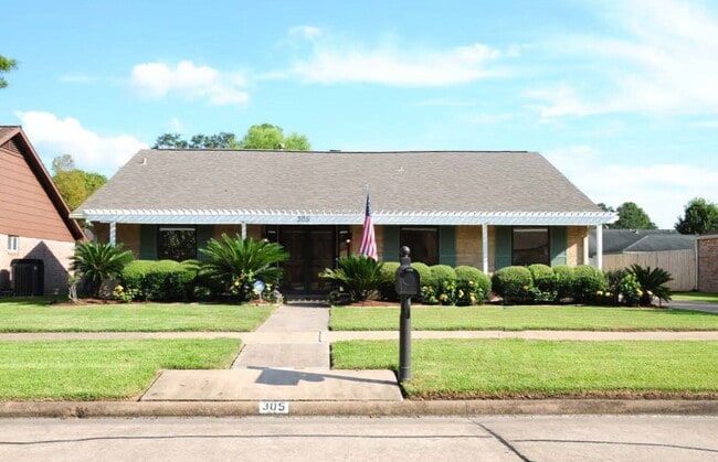 property at 305 W Castle Harbour Dr