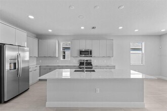 8071 Slipway Dr in Sarasota, FL - Building Photo - Building Photo