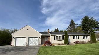 281 Abbe Rd in Enfield, CT - Building Photo