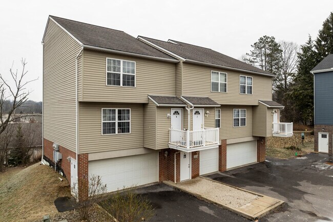 1241 Bailey Rd in Cuyahoga Falls, OH - Building Photo - Building Photo