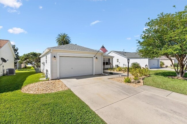 17076 SE 96th Chapelwood Cir in the Villages, FL - Building Photo - Building Photo