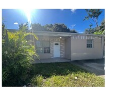 5902 SW 26th Terrace in West Park, FL - Building Photo