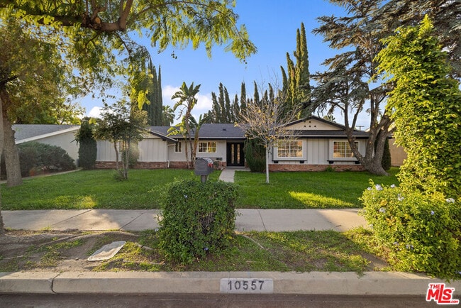 10557 Reseda Blvd in Los Angeles, CA - Building Photo - Building Photo