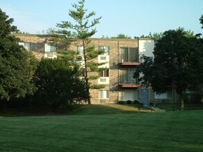 1489 N Winslowe Dr, Unit 100 in Palatine, IL - Building Photo - Building Photo