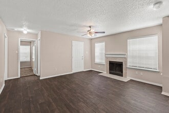 Bravo Apartment Living in Arlington, TX - Building Photo - Interior Photo