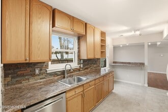 556 Kirk Ln in Brick, NJ - Building Photo - Building Photo