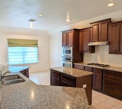 4706 Lakeway Dr in Garland, TX - Building Photo - Building Photo