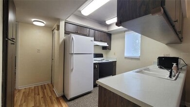 415 NW 39th Rd, Unit E in Gainesville, FL - Building Photo - Building Photo