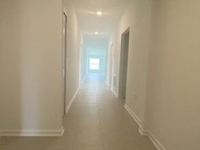 2319 Green Valley St in Daytona Beach, FL - Building Photo - Building Photo