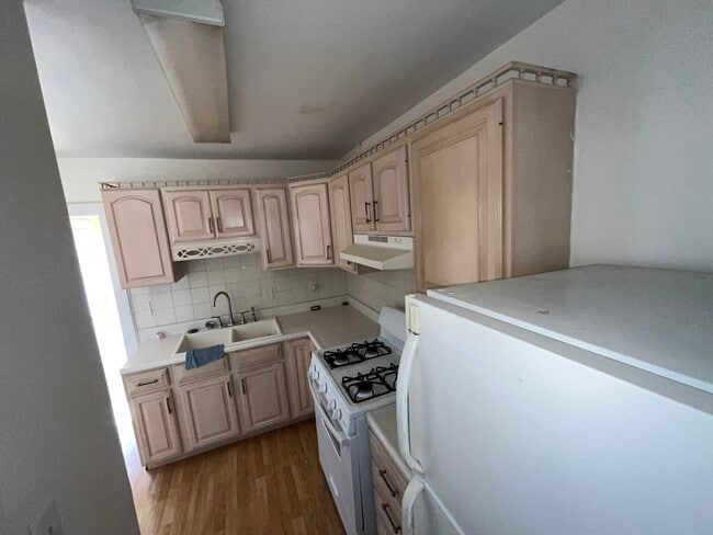 property at 715 S Stone St