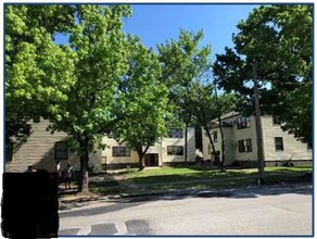 Maple Leaf Apartments in Bartlesville, OK - Foto de edificio - Building Photo