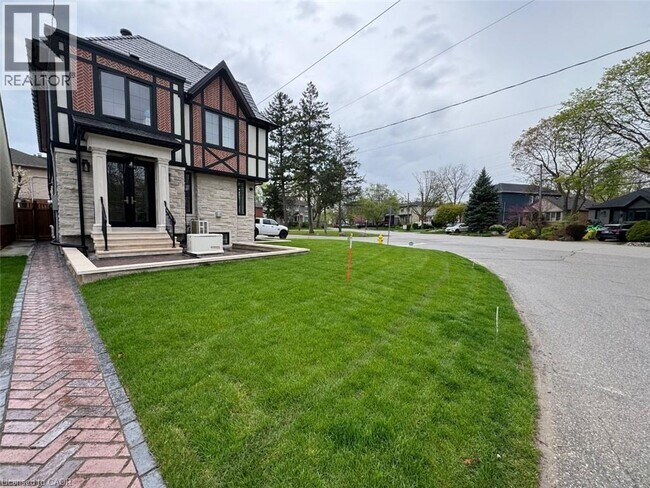 property at 175 Brentwood Rd N