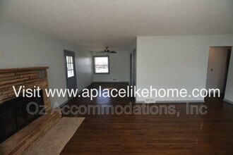 4340 W 51st St in Roeland Park, KS - Building Photo - Building Photo