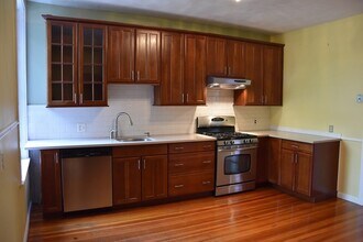 134 Fuller St in Brookline, MA - Foto de edificio - Building Photo