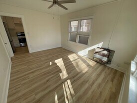 828 1/2-728 Ormond Ct in San Diego, CA - Building Photo