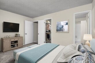 Camden Foxcroft in Charlotte, NC - Building Photo - Building Photo