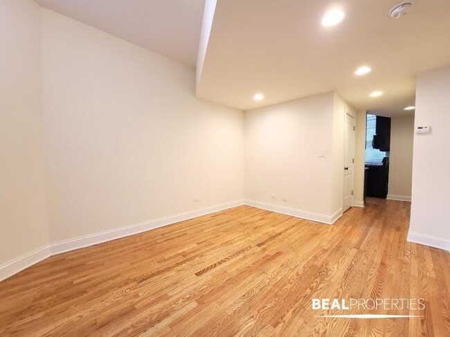 property at 4036.5 N Ashland Ave