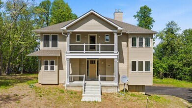 5116 Shore Dr in Huntingtown, MD - Building Photo - Building Photo