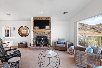 566 Lake Michigan Ln in Boulder City, NV - Foto de edificio - Building Photo