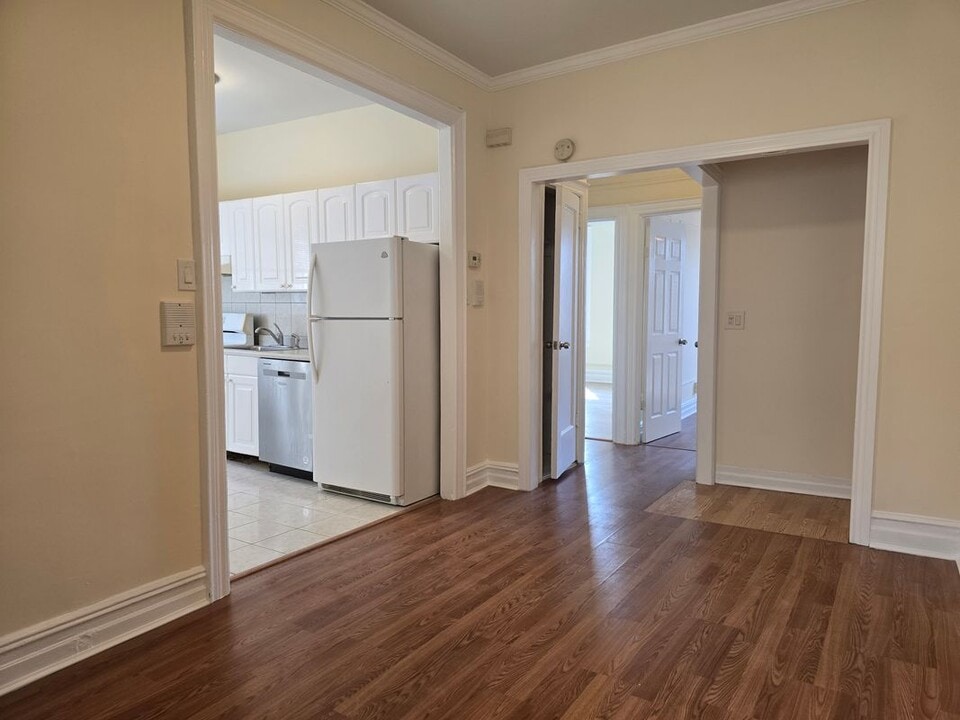 78-10 32nd Ave in Queens, NY - Building Photo