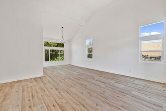 2472 Notre Dame Cir in Corona, CA - Building Photo - Building Photo