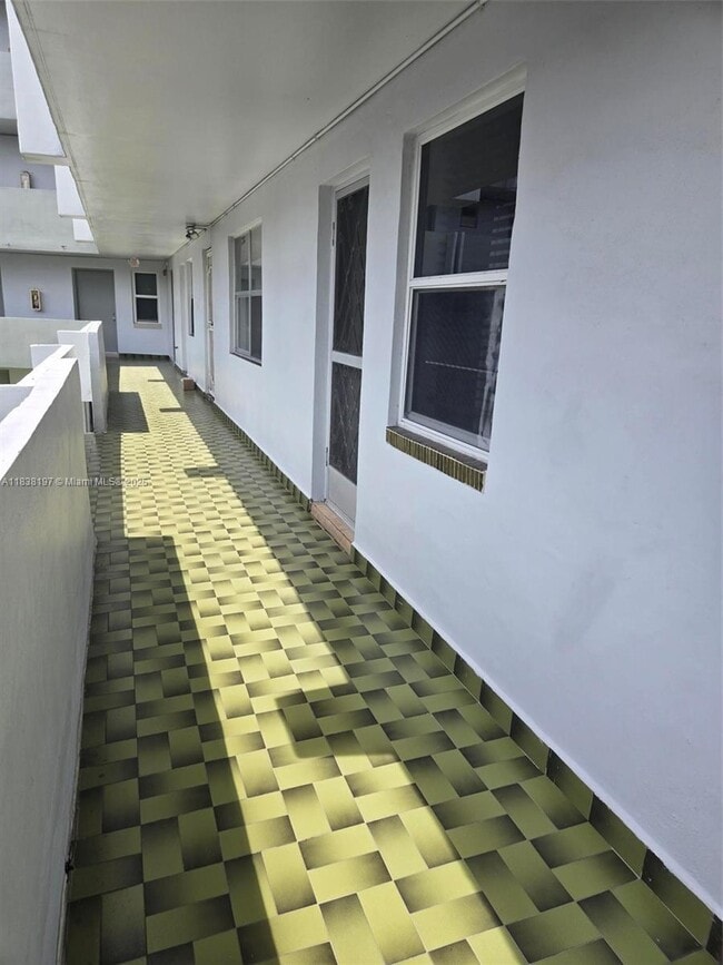 1351 NE 191st St in Miami, FL - Building Photo - Building Photo