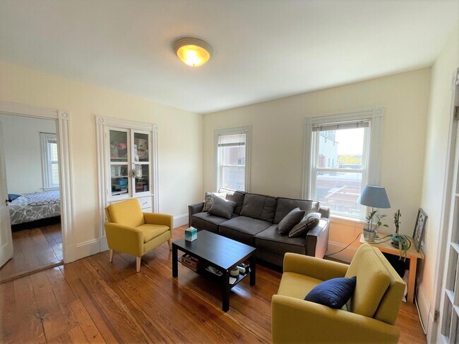 5 Ibbetson St, Unit 2 in Somerville, MA - Building Photo - Building Photo