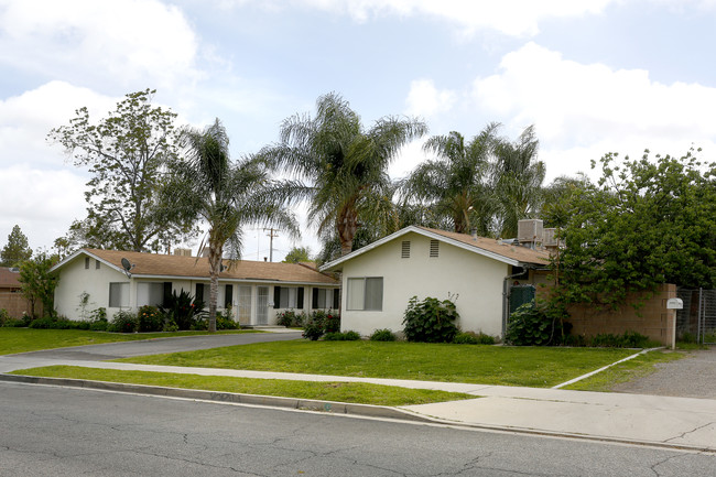 1905-1925 E Devonshire Ave in Hemet, CA - Building Photo - Building Photo