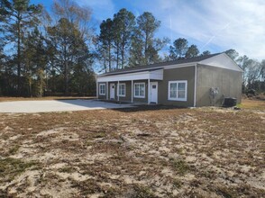 107 Azalea Rd in Glennville, GA - Foto de edificio - Building Photo