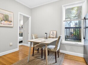 1576 Cambridge St, Unit 1R in Cambridge, MA - Foto de edificio - Building Photo