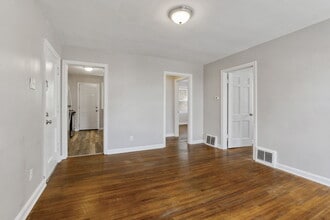 1355 Ida Ave, Unit D in Columbus, OH - Foto de edificio - Building Photo