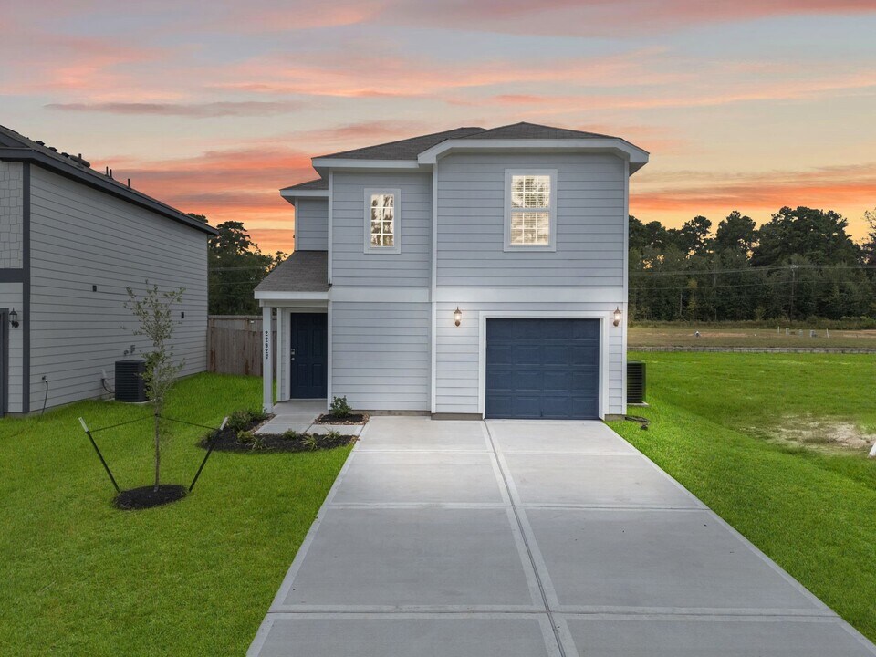 22927 Great Egret Dr in Splendora, TX - Building Photo