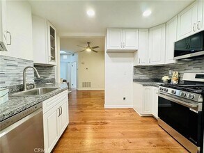 626 Lake St in Huntington Beach, CA - Building Photo - Building Photo