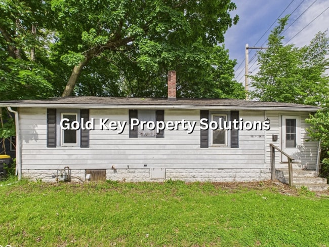 property at 903 W 22nd St