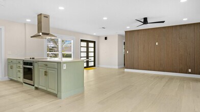 158 Lucina Dr in Hypoluxo, FL - Building Photo - Building Photo