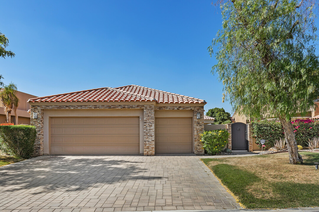 36 La Costa Dr in Rancho Mirage, CA - Foto de edificio