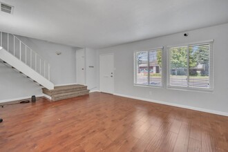 8798 La Riviera Dr-Unit -#D in Sacramento, CA - Building Photo - Building Photo