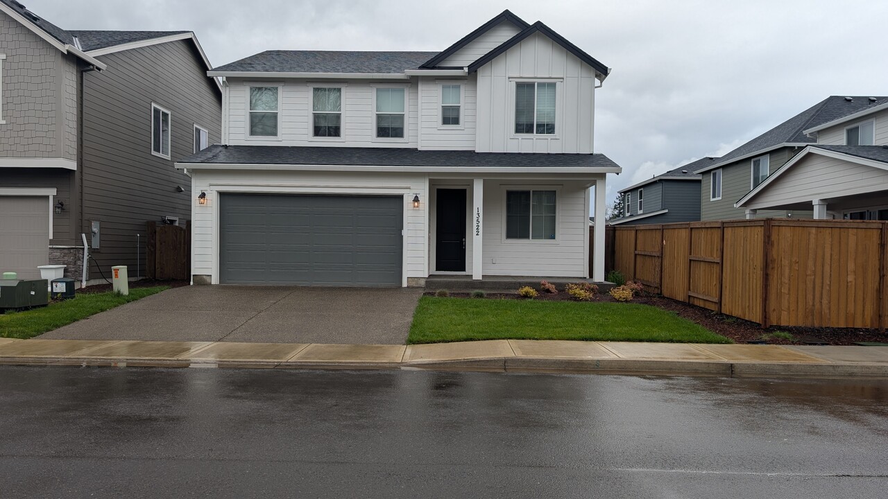 13522 NE 115th Cir in Brush Prairie, WA - Building Photo