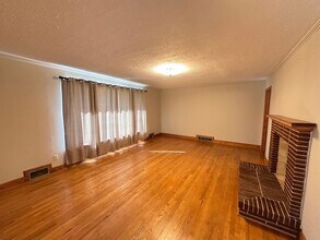 912 S Main St in Graham, NC - Building Photo - Building Photo