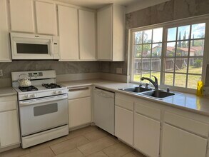 10014 Singleton Way in Riverside, CA - Foto de edificio - Building Photo